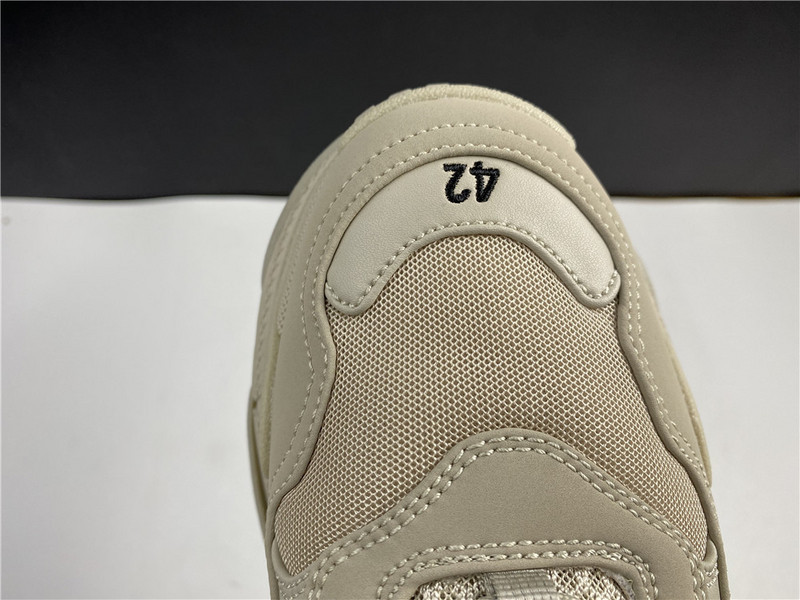 Ba*len*cia*ga triple s