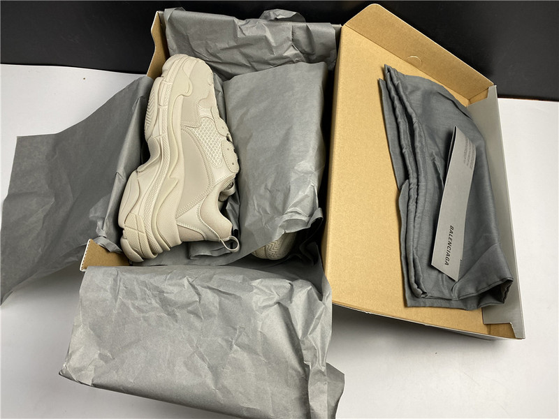 Ba*len*cia*ga triple s