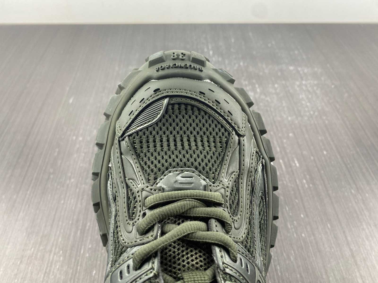 Ba*len*cia*ga defender sneaker