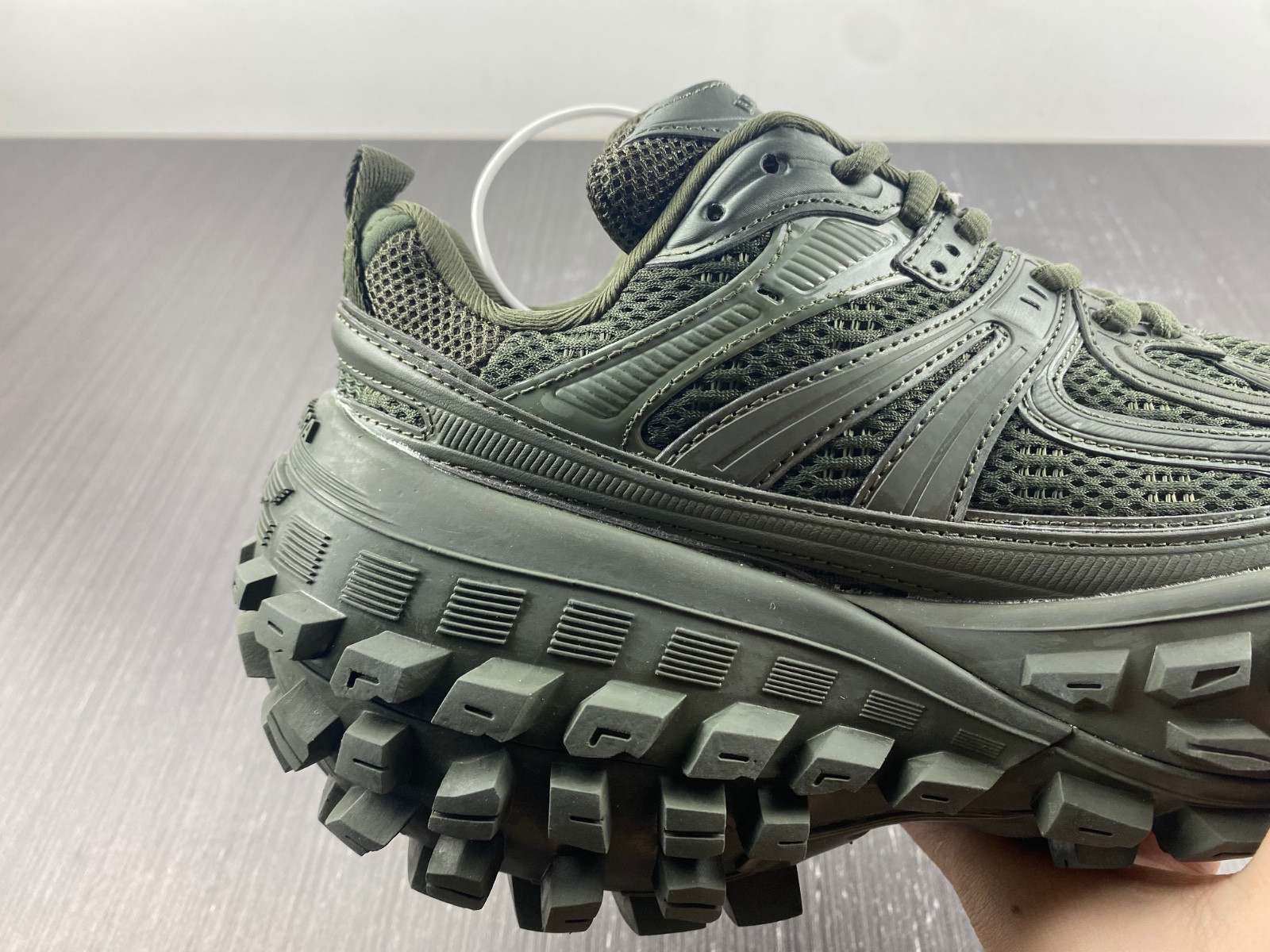 Ba*len*cia*ga defender sneaker