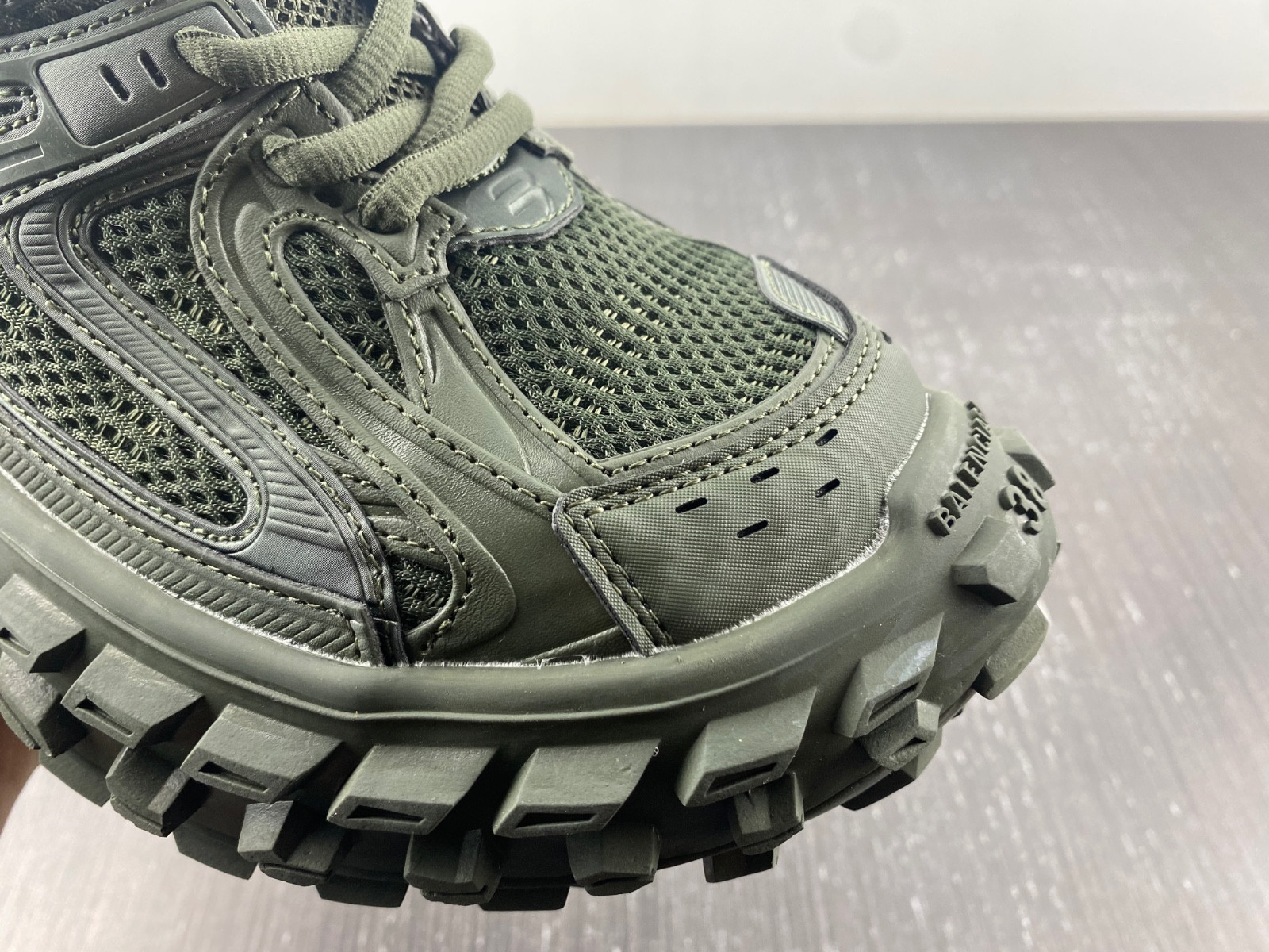 Ba*len*cia*ga defender sneaker