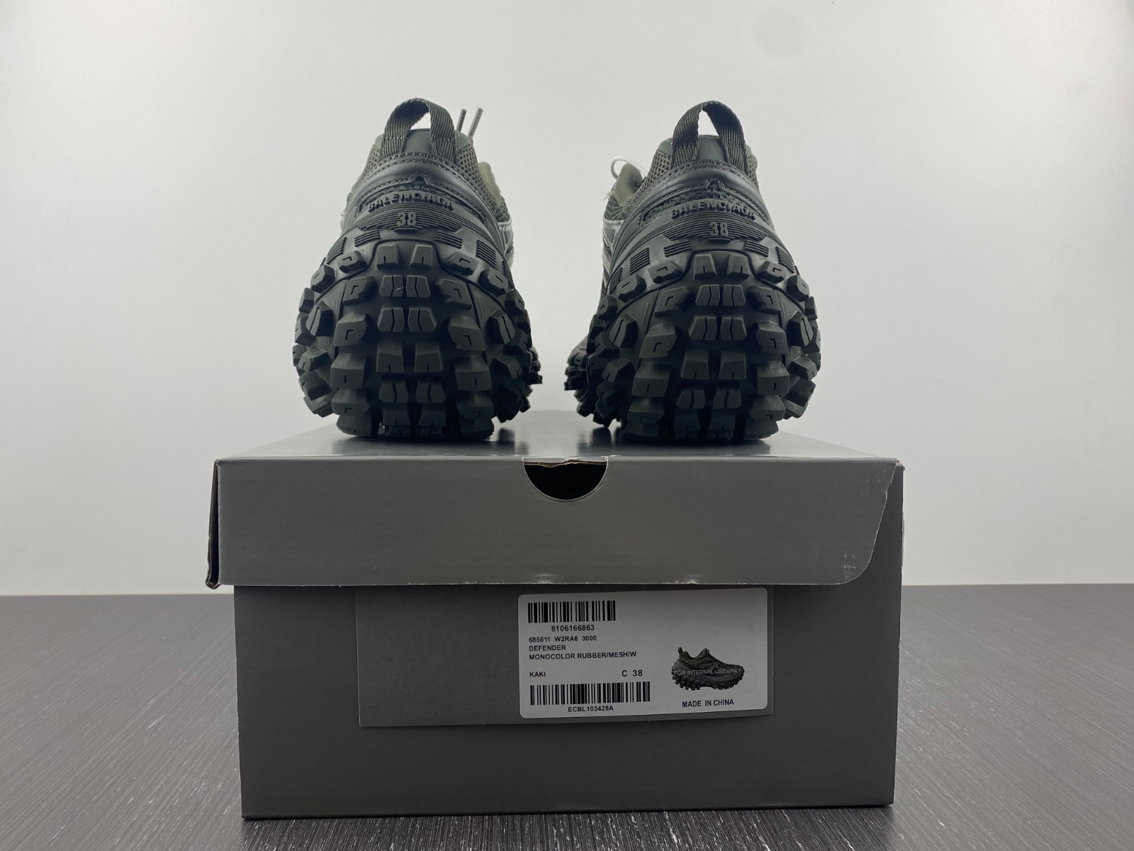 Ba*len*cia*ga defender sneaker