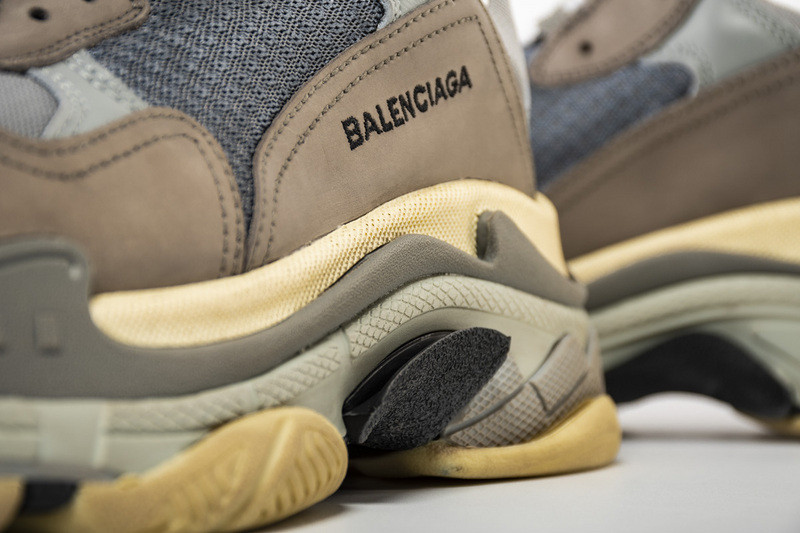 Ba*len*cia*ga triple s trainers gray