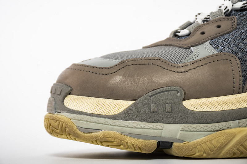 Ba*len*cia*ga triple s trainers gray