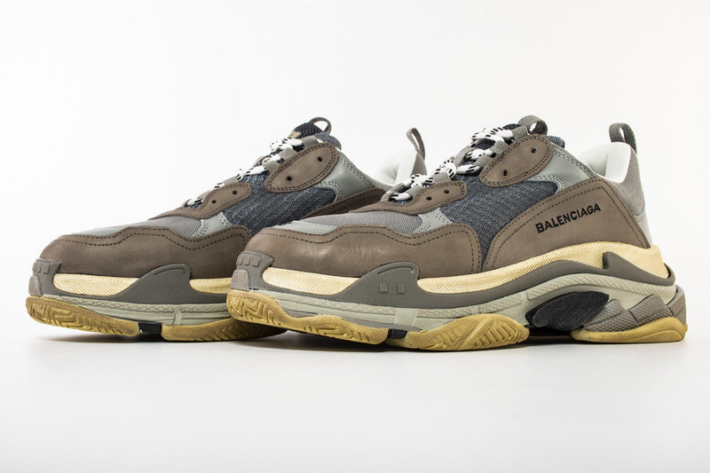 Ba*len*cia*ga triple s trainers gray