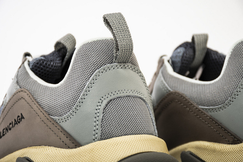 Ba*len*cia*ga triple s trainers gray