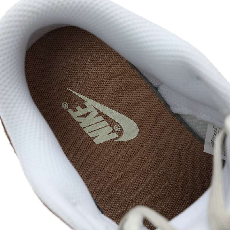 nike dunk low se sand drift (women