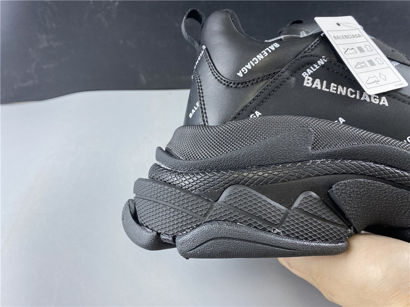 Ba*len*cia*ga triple s