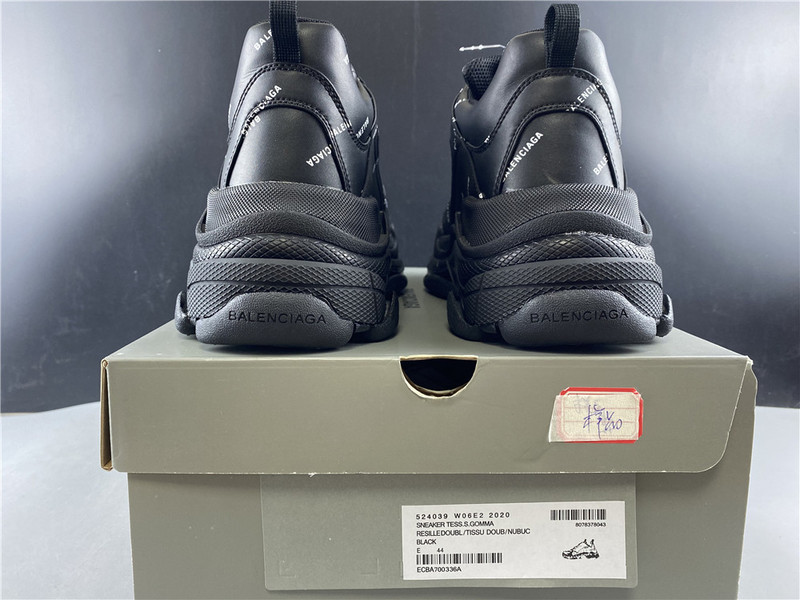 Ba*len*cia*ga triple s