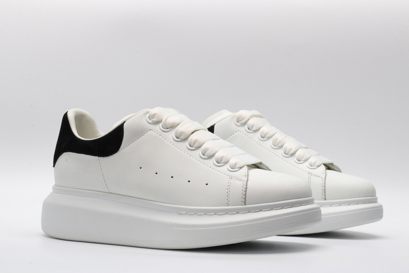 a1exa*der Mcqv*en white black