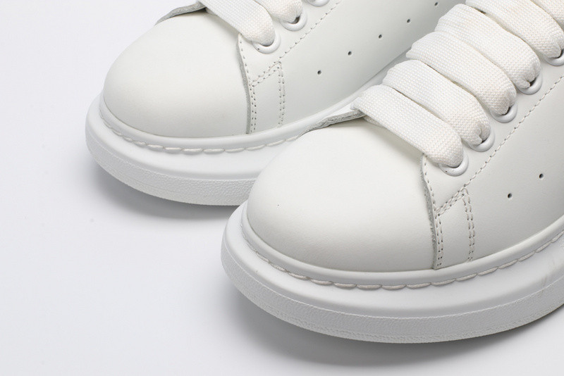 a1exa*der Mcqv*en white black