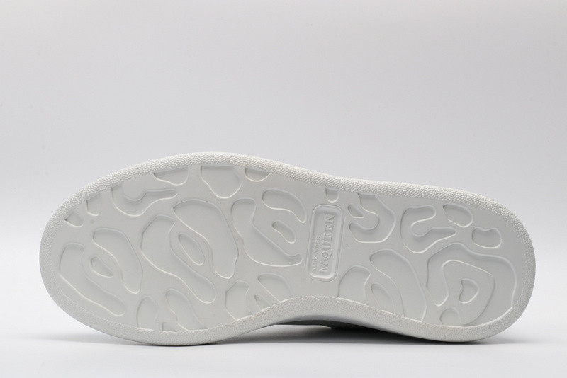 a1exa*der Mcqv*en white black