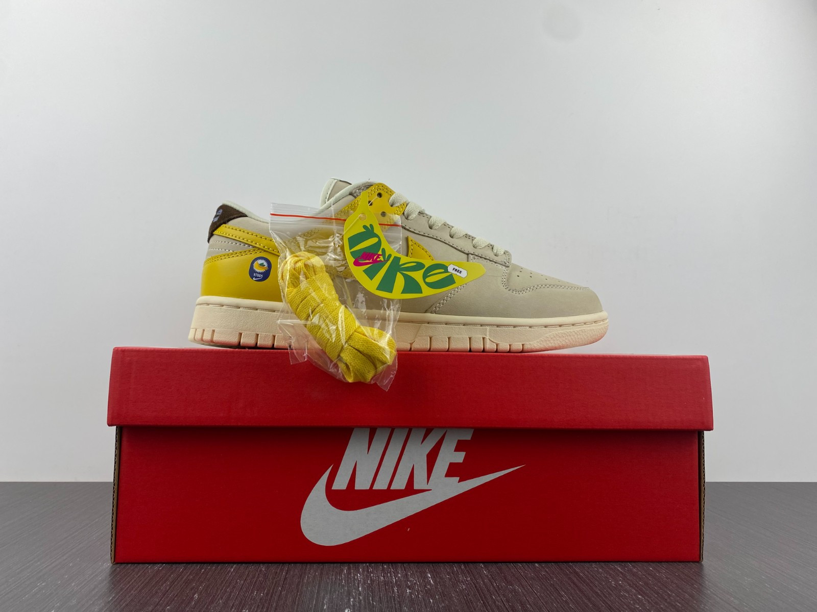 nike dunk low lx banana (w) - dr5487-100
