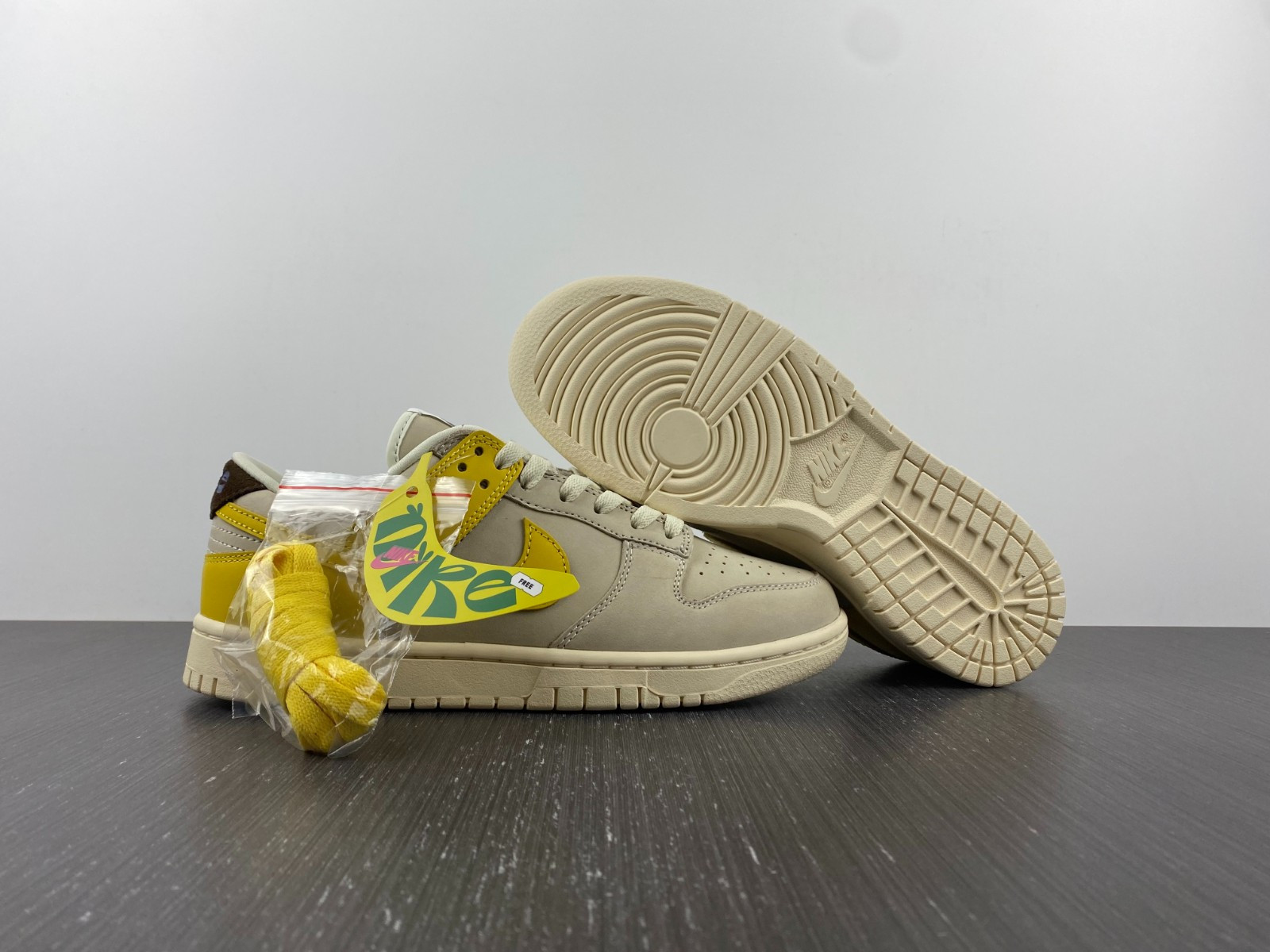 nike dunk low lx banana (w) - dr5487-100