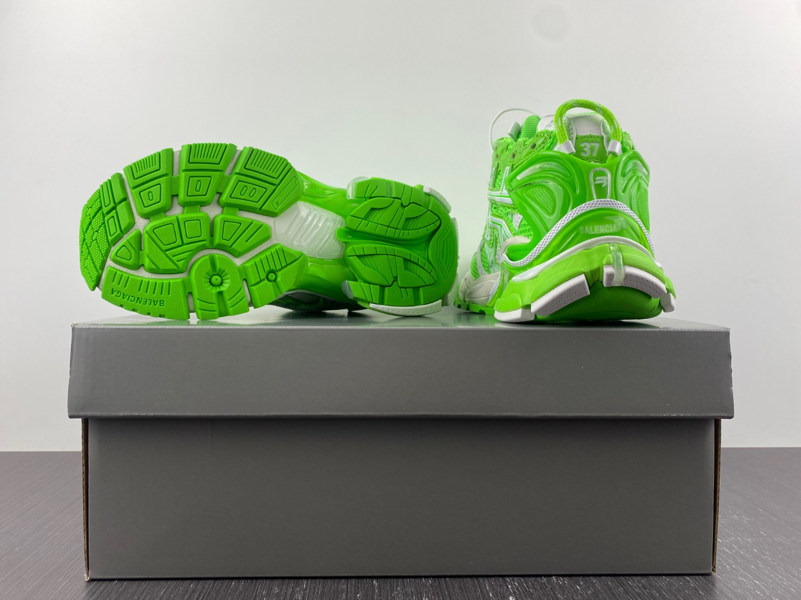 Ba*len*cia*ga runner sneaker