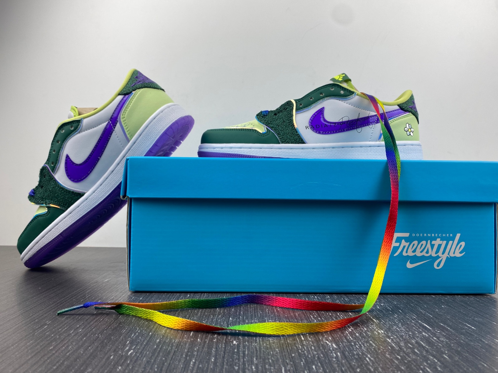 jordan 1 retro low og doernbecher (2023) - fd9665-351