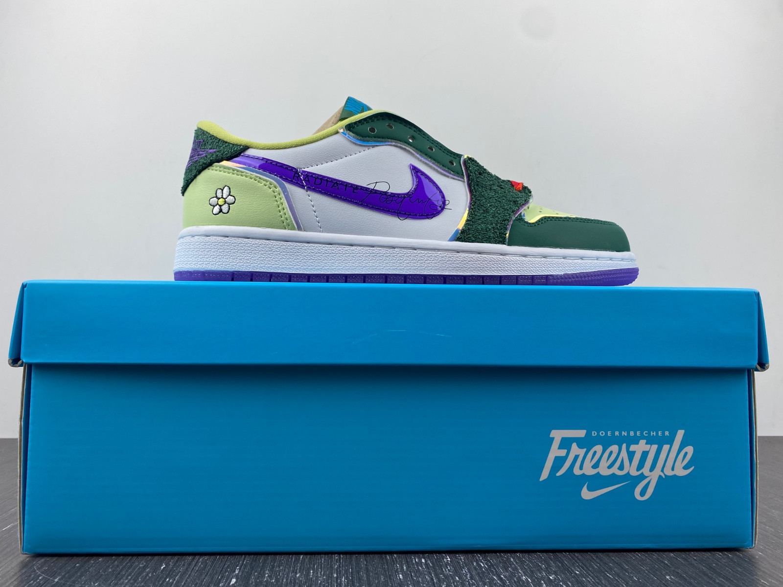 jordan 1 retro low og doernbecher (2023) - fd9665-351