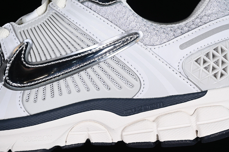 nike zoom vomero 5 photon dust metallic silver women