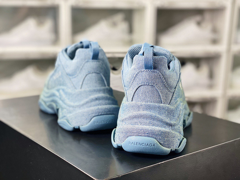 Ba*len*cia*ga triple s