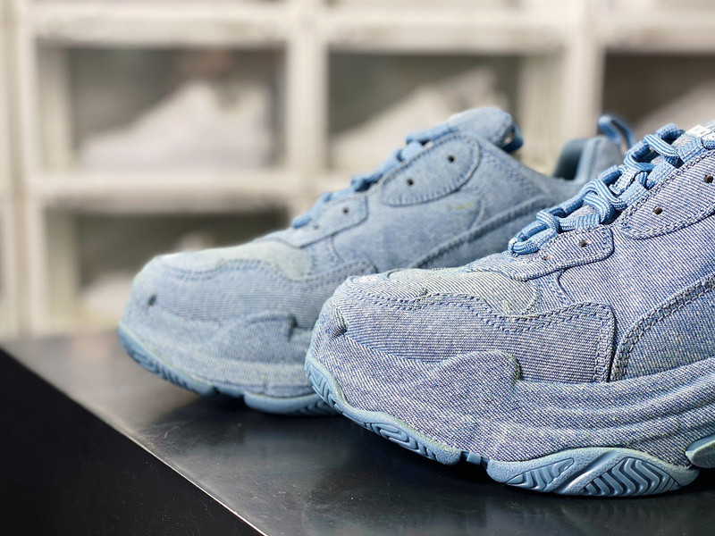 Ba*len*cia*ga triple s