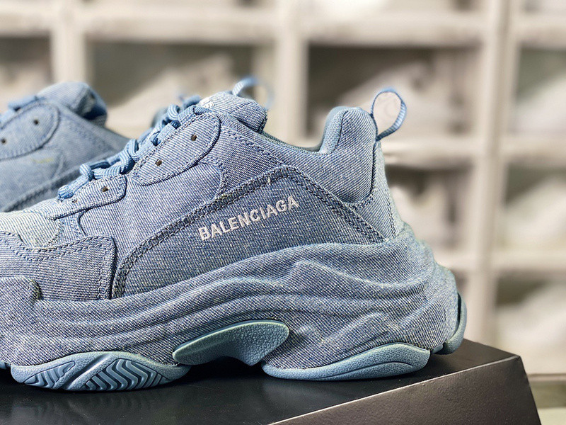 Ba*len*cia*ga triple s