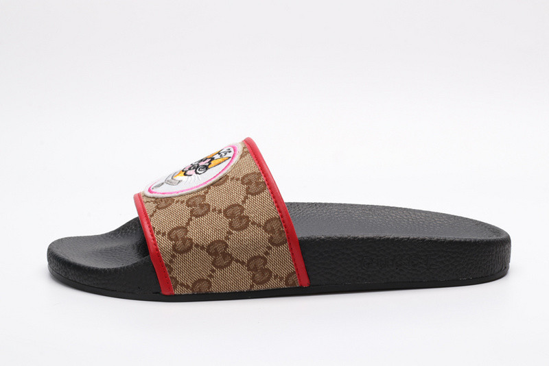 G*u*i slides all black with dog