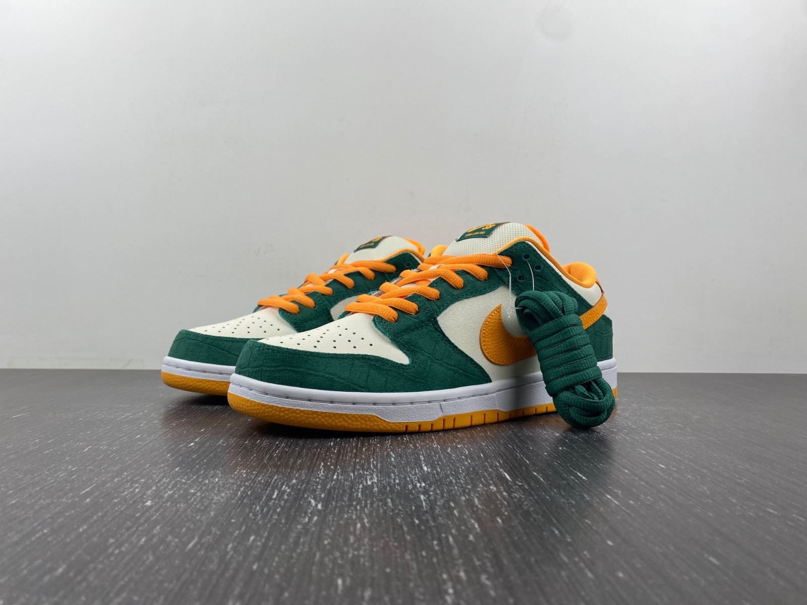 nike sb dunk low legion pine kumquat men''s 304292-383