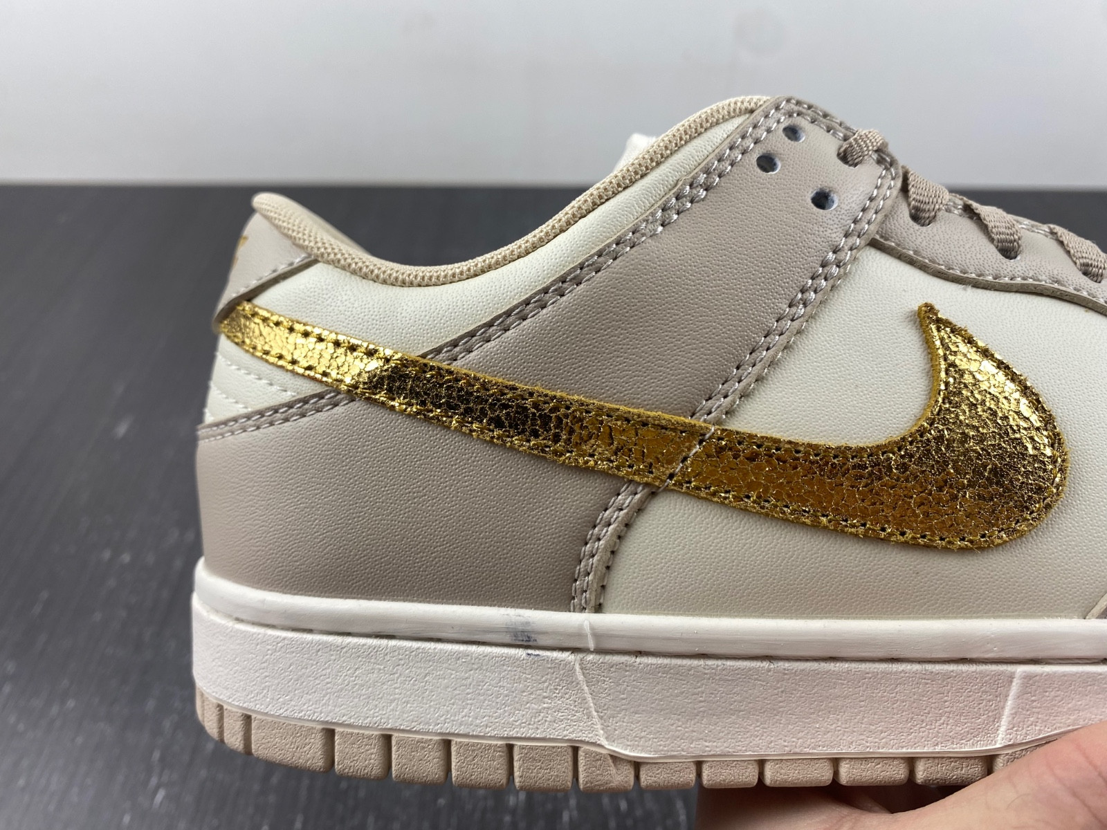 nike dunk low phanT0m metallic gold (women