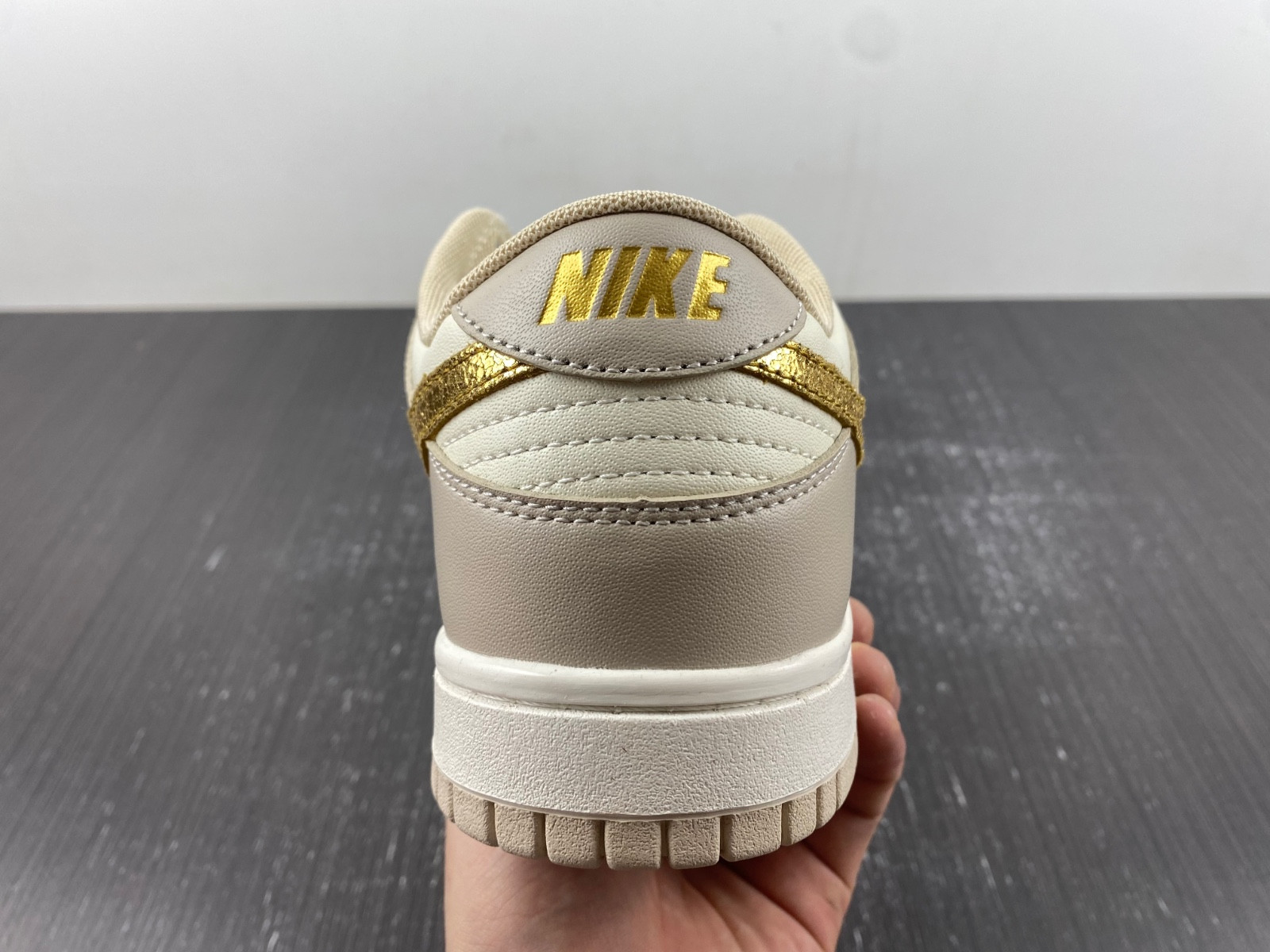 nike dunk low phanT0m metallic gold (women