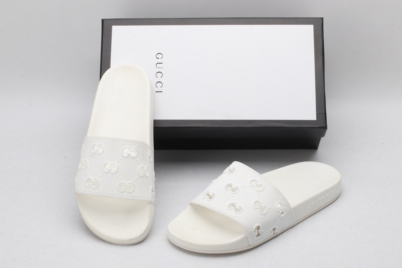 G*u*i slides all white