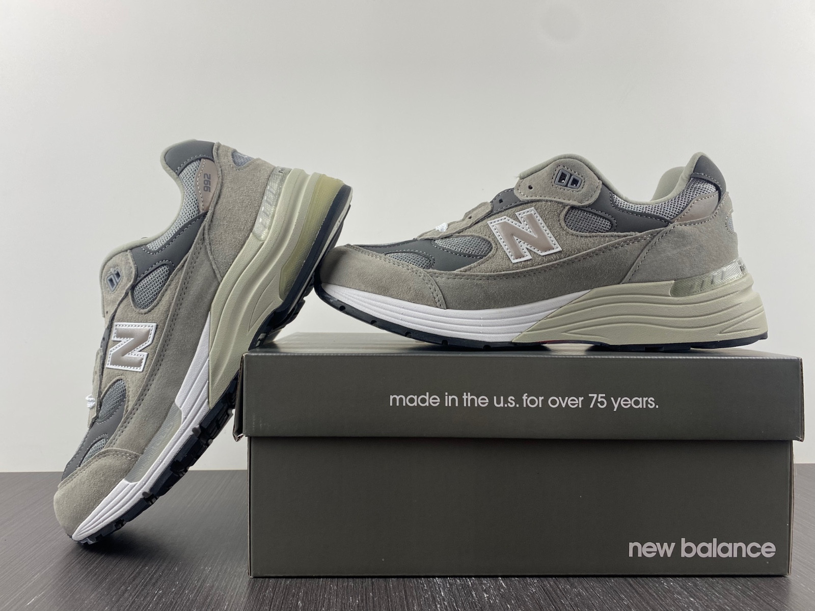 new Ba1an*e 992 grey - m992gr