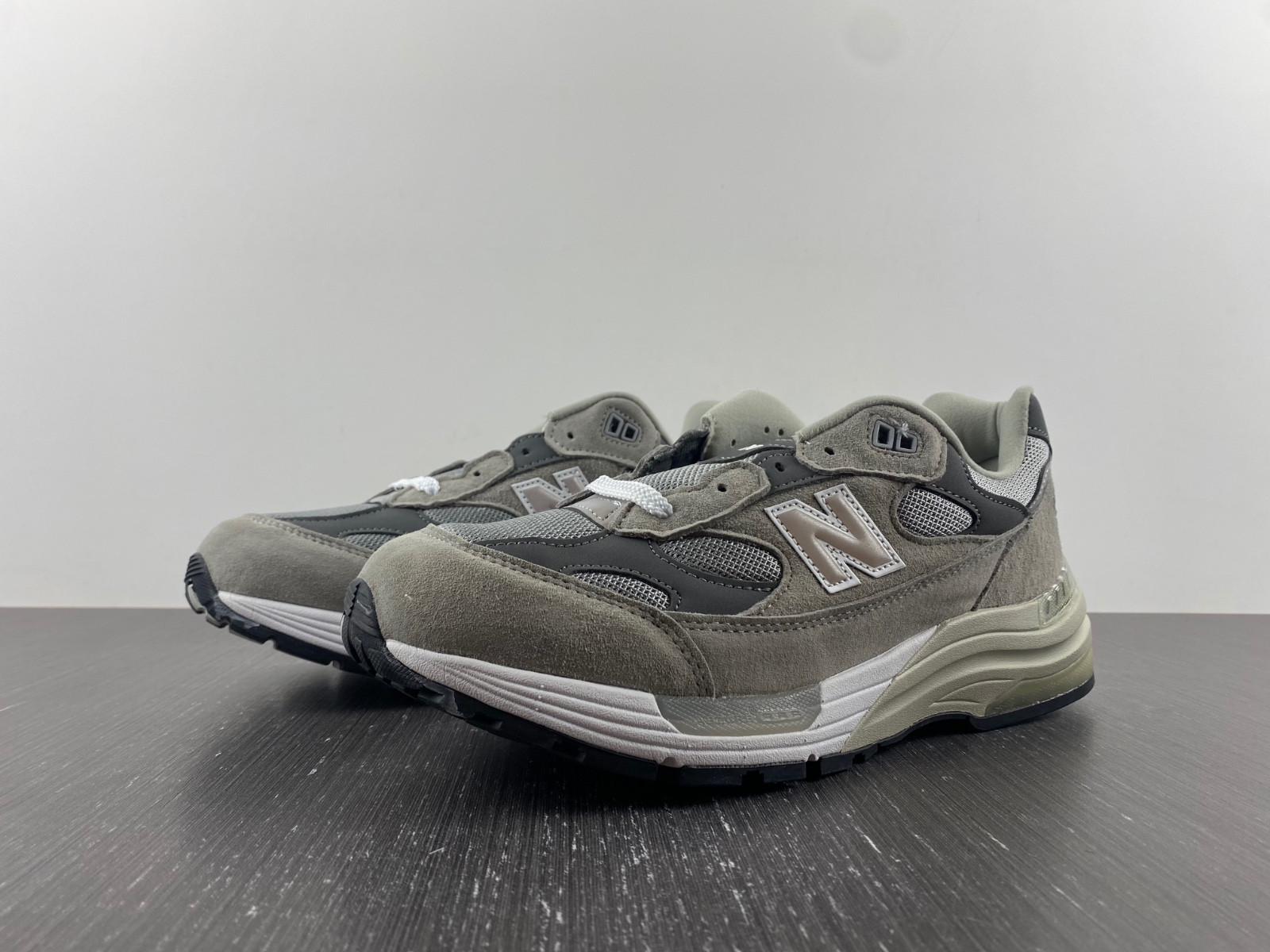 new Ba1an*e 992 grey - m992gr