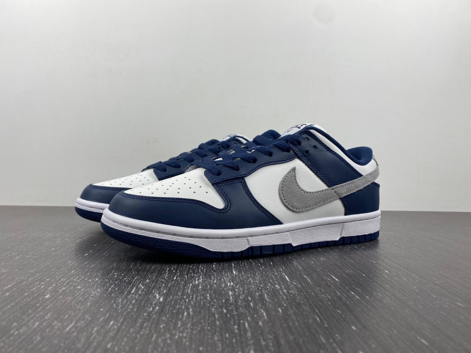 nike dunk low midnight navy fd9749-400