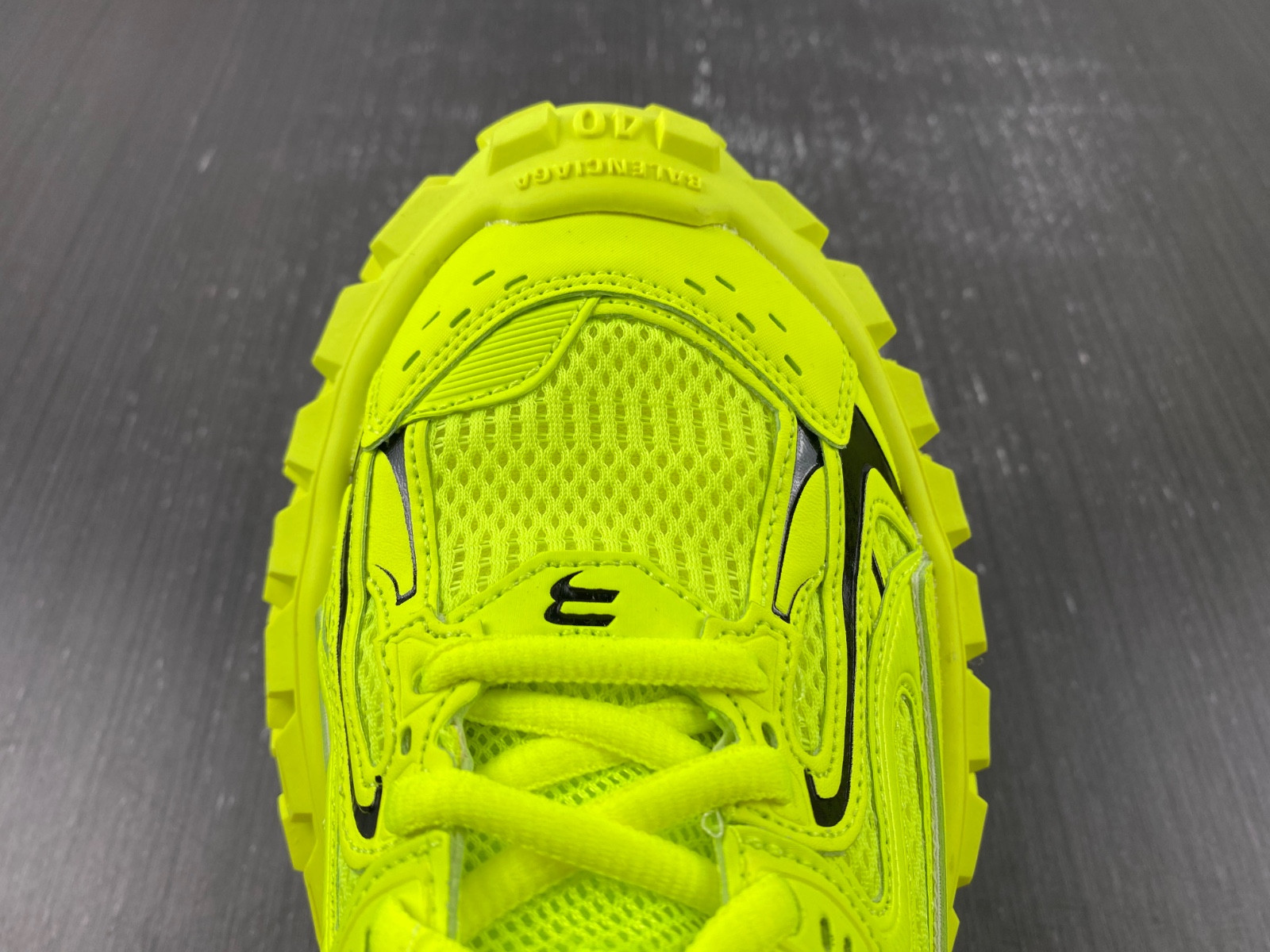 Ba*len*cia*ga defender sneaker