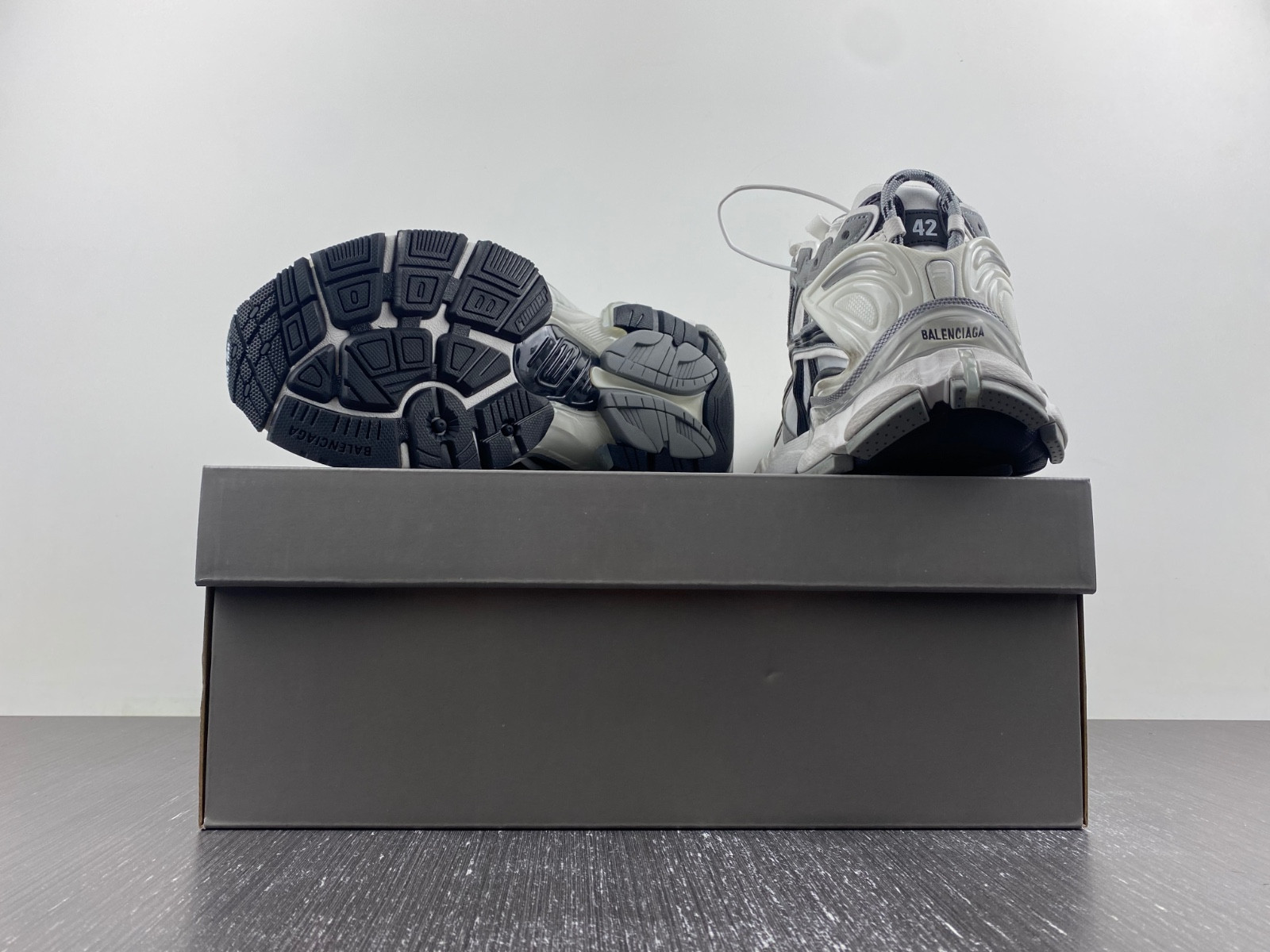 Ba*len*cia*ga runner sneaker in grey/white/black