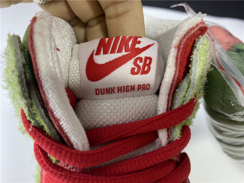 dunk sb nike sb dunk high “strawberry cough cw7093-600