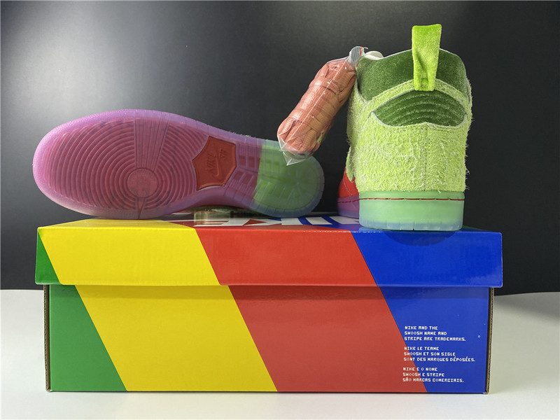 nike sb dunk low “strawberry cough cw7093-601