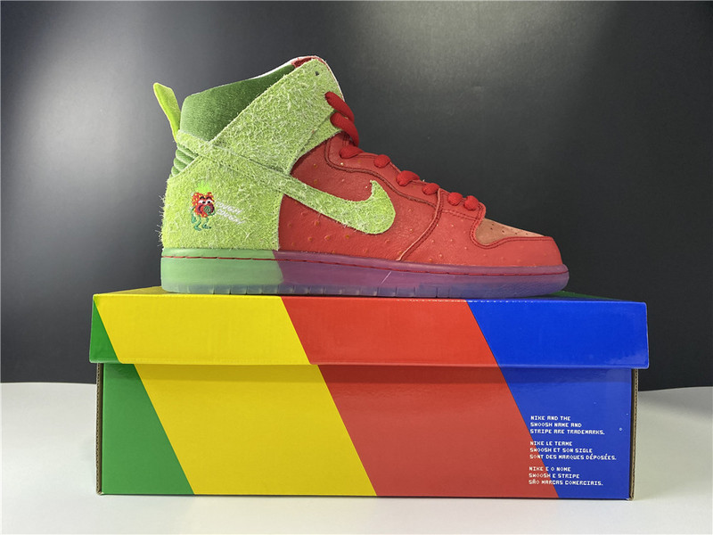 nike sb dunk low “strawberry cough cw7093-601