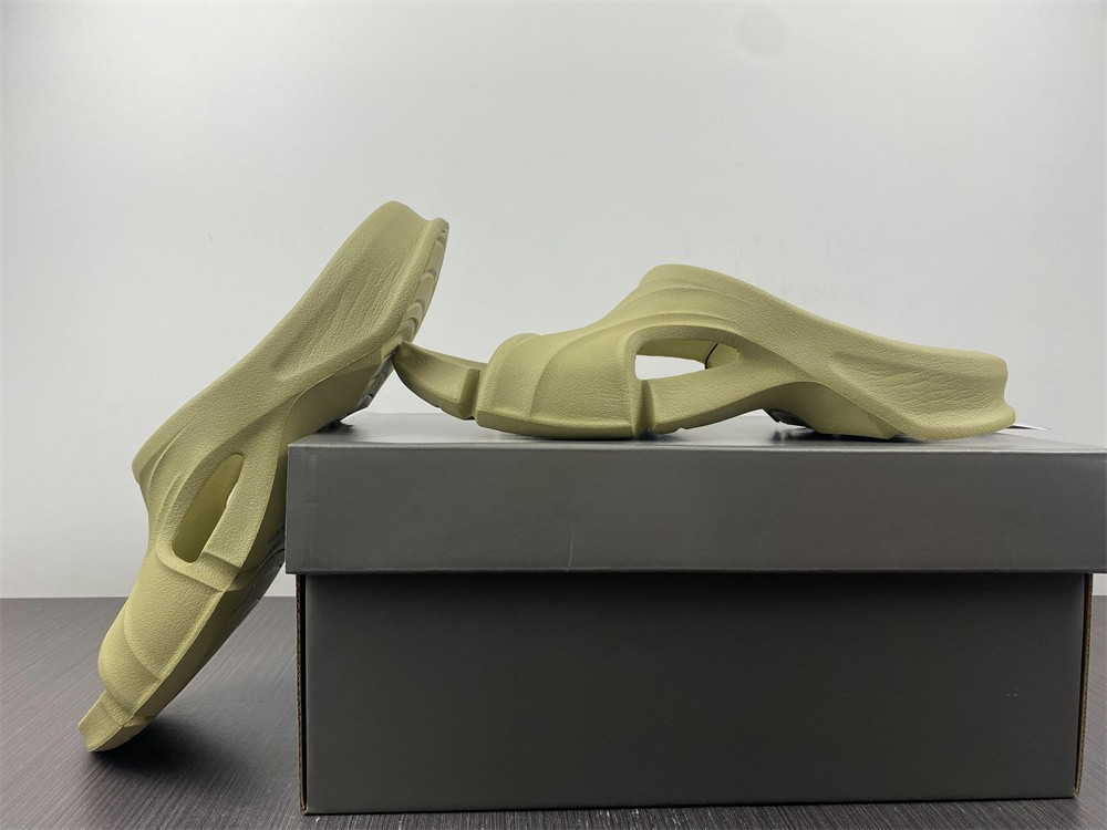 Ba*len*cia*ga mold slide sandal