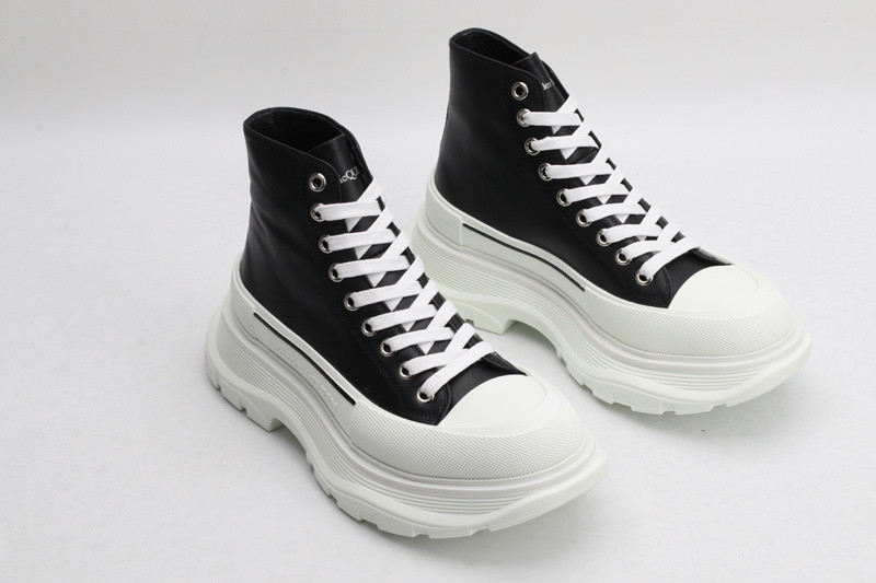 alex mcq tread slick boot in black p