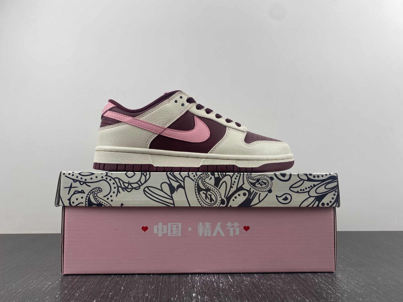 nike dunk low valentine