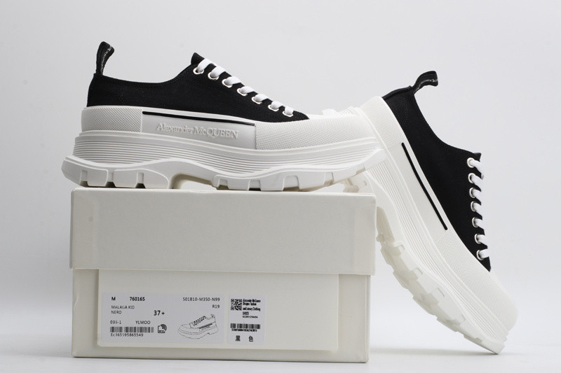 alex mcq tread slick lace up in black