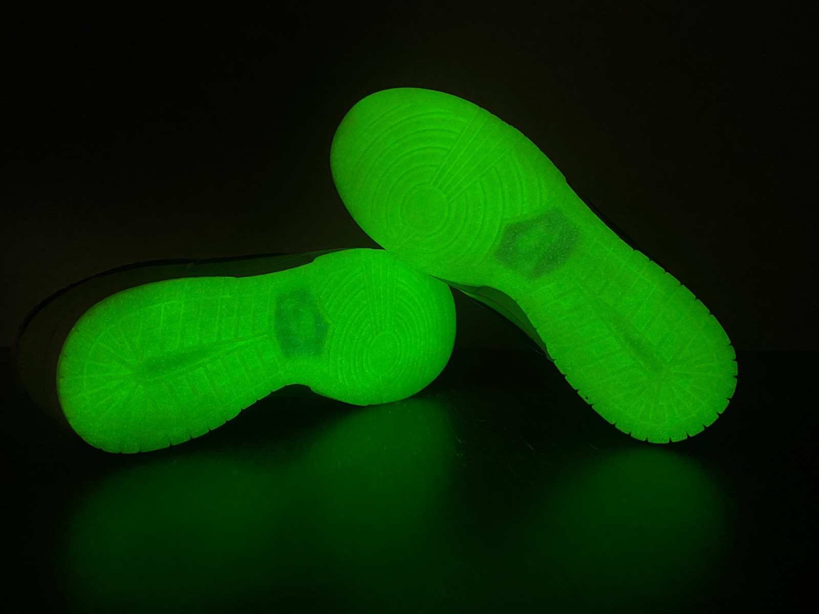 nike dunk low glow in the dark fj4610-702