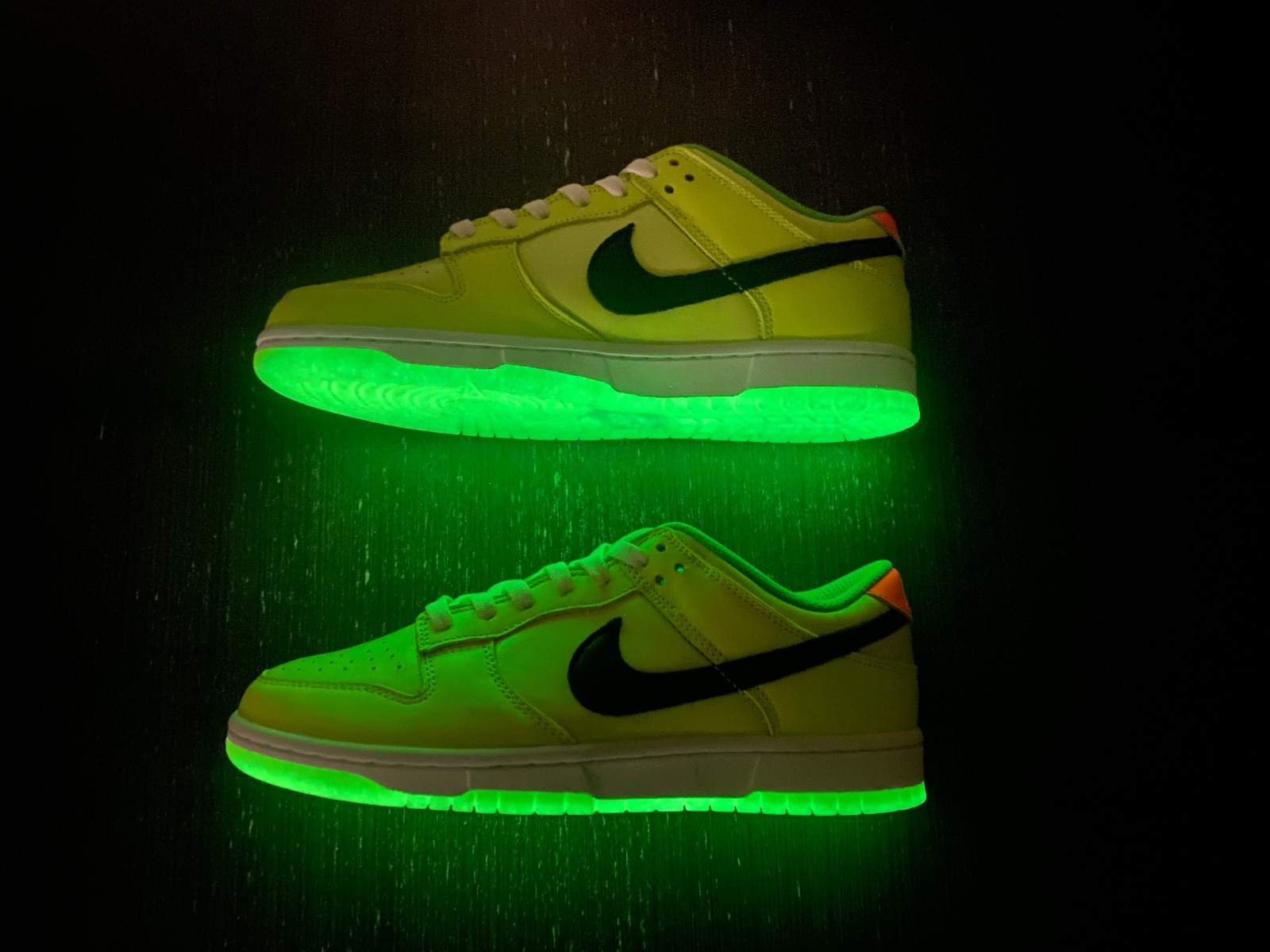 nike dunk low glow in the dark fj4610-702