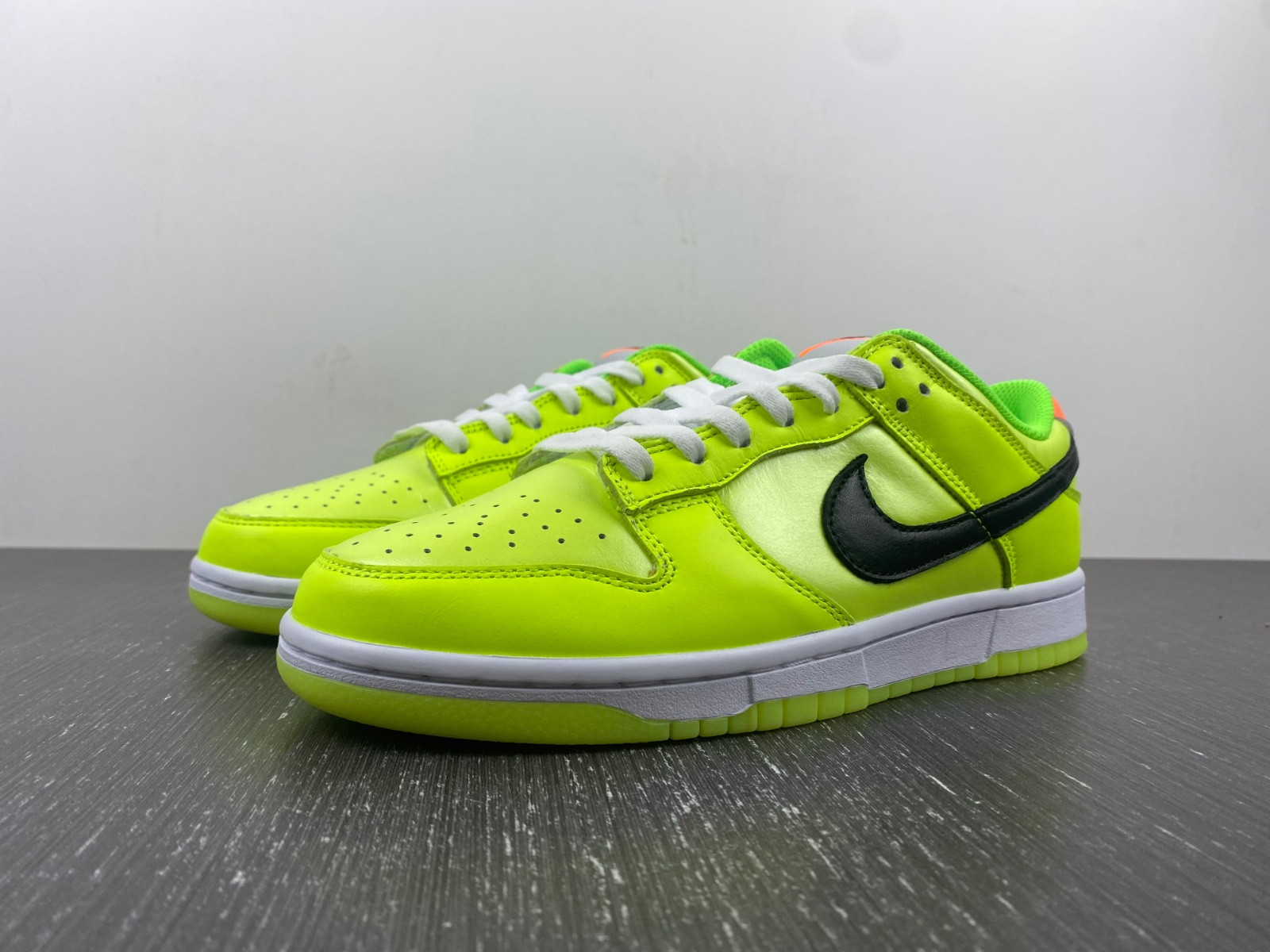 nike dunk low glow in the dark fj4610-702