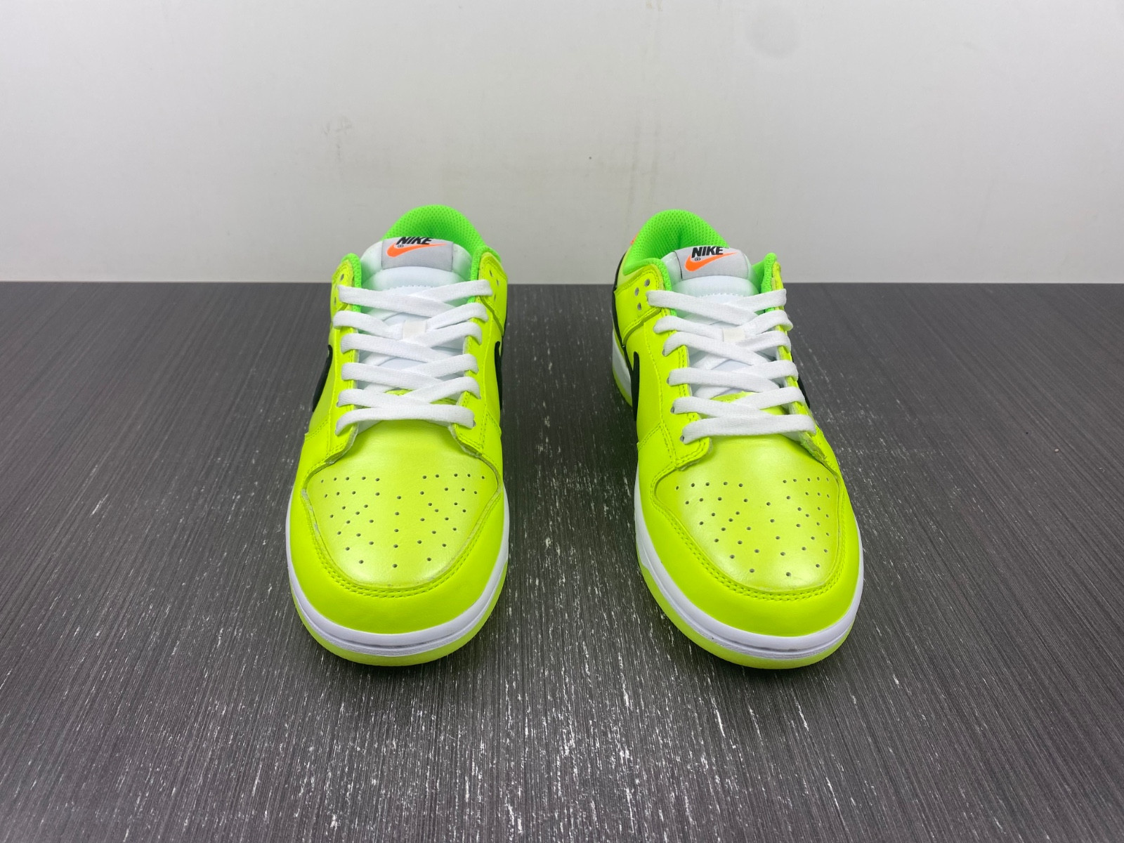 nike dunk low glow in the dark fj4610-702