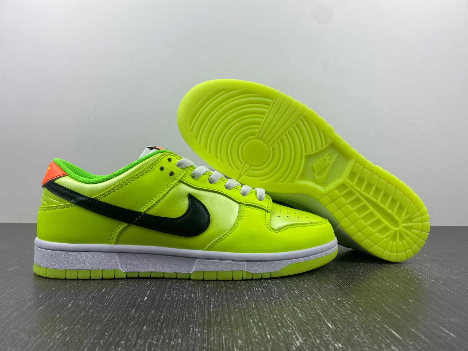 nike dunk low glow in the dark fj4610-702
