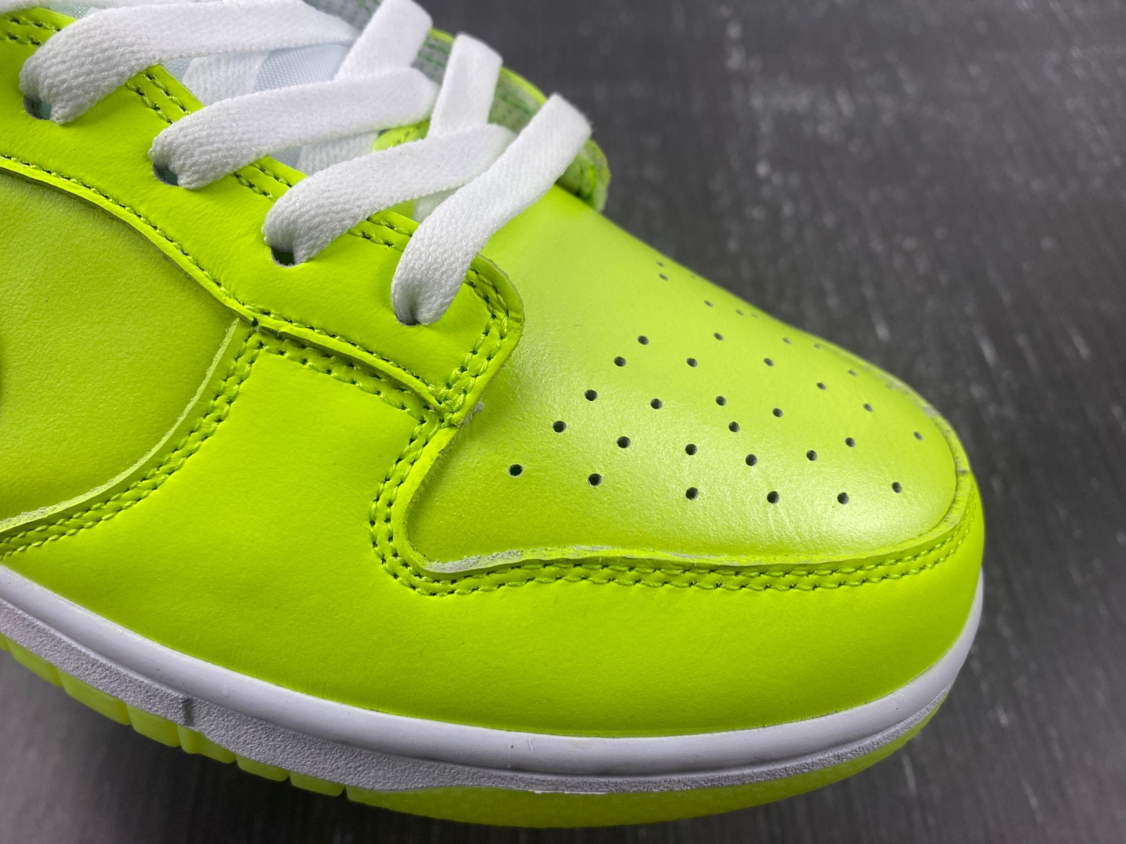 nike dunk low glow in the dark fj4610-702