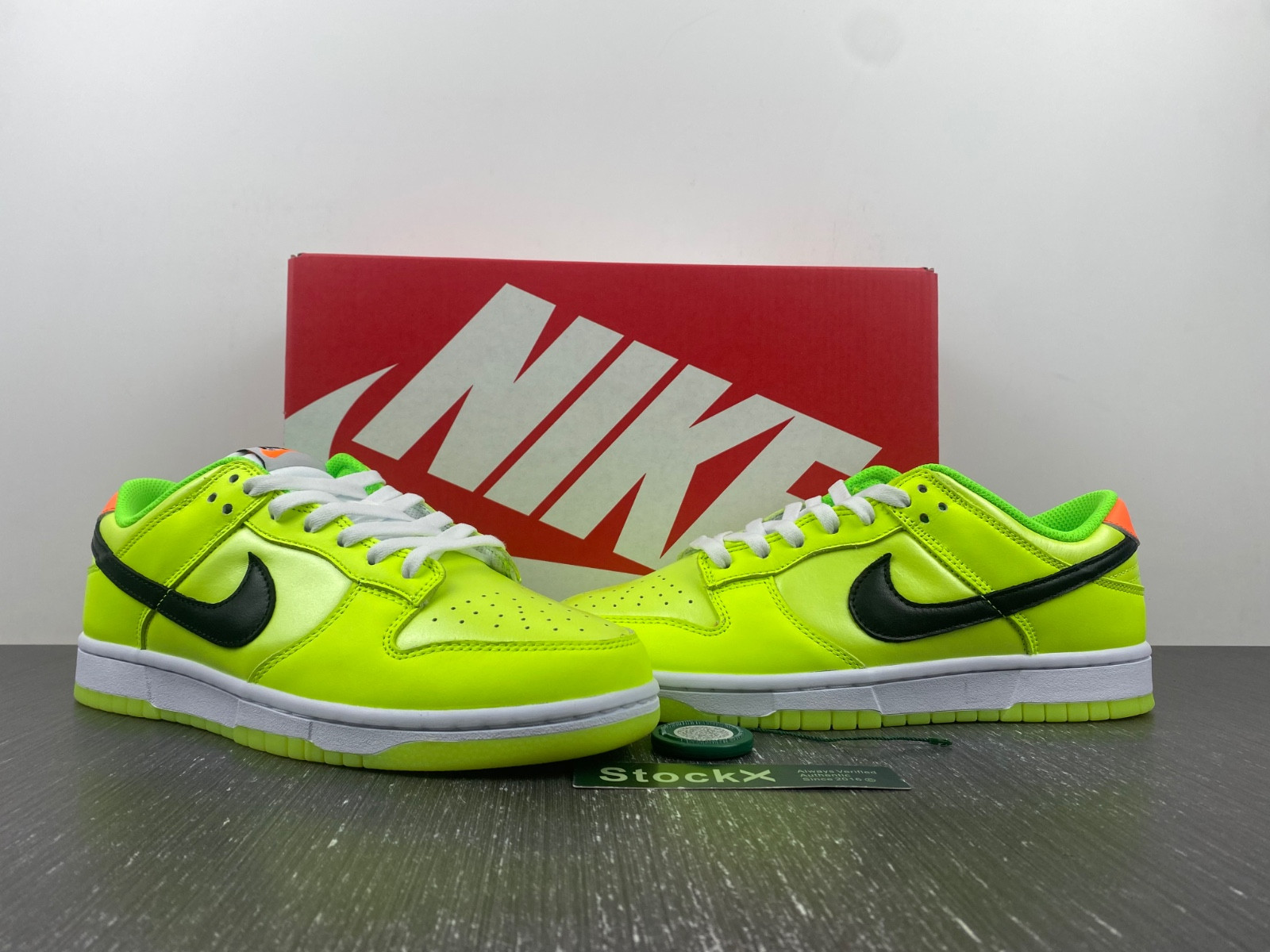 nike dunk low glow in the dark fj4610-702