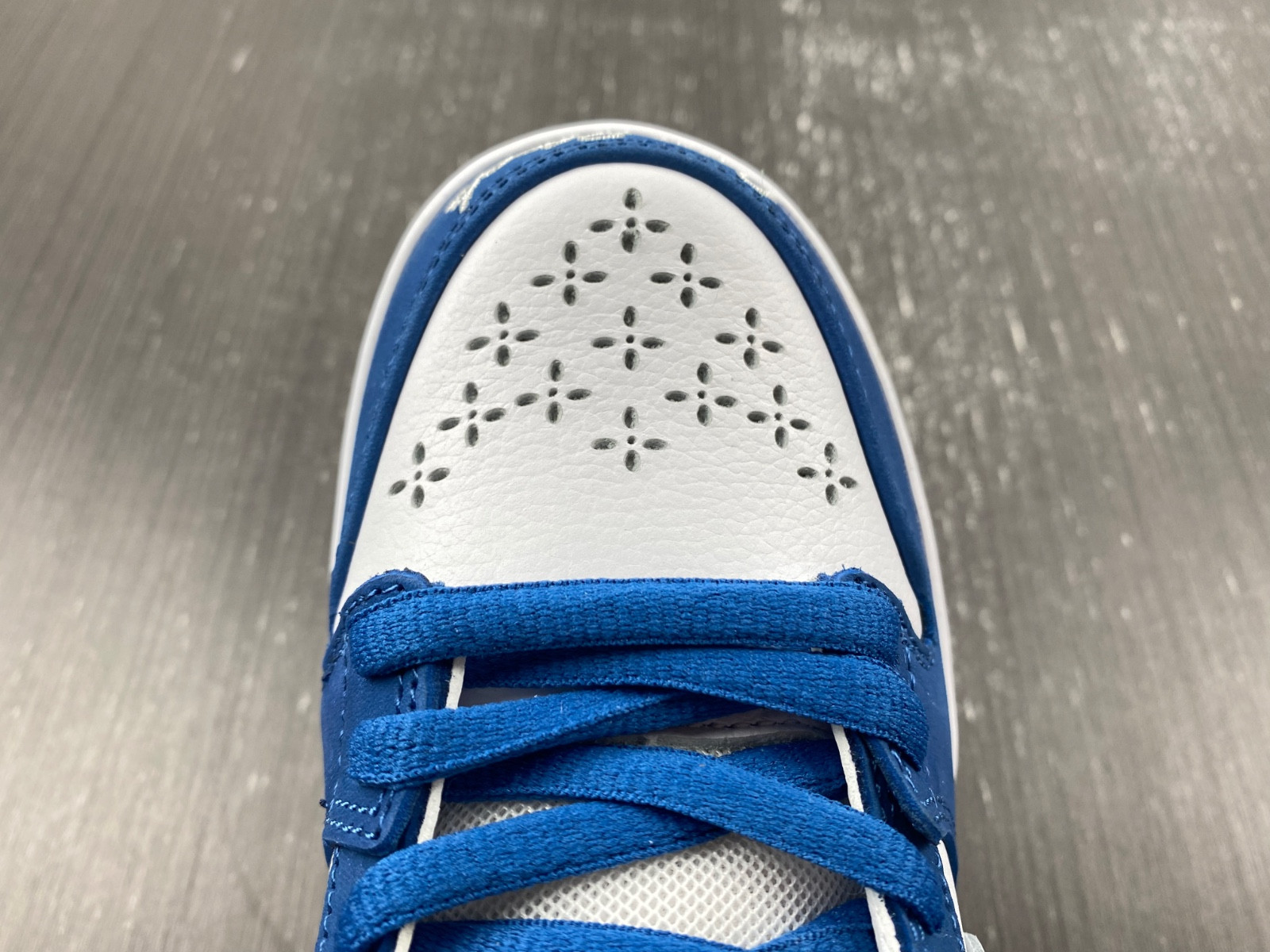 born x raised x nike sb dunk low fn7819-400